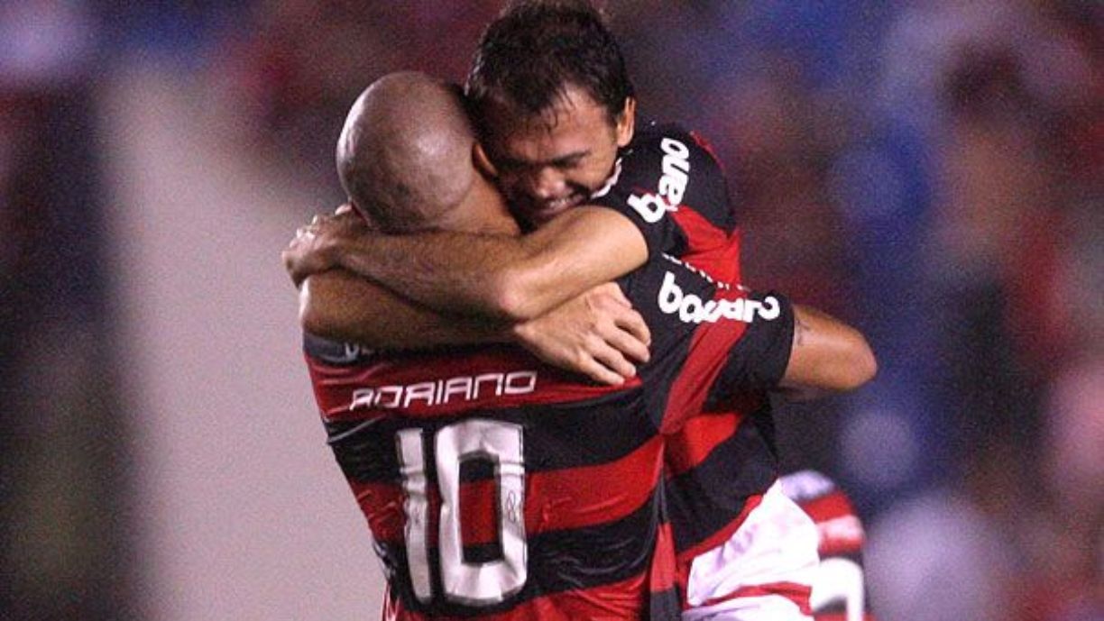 Adriano Imperador se despede no Maracanã ao lado de lendas do Flamengo e da Inter de Milão - foto: reprodução